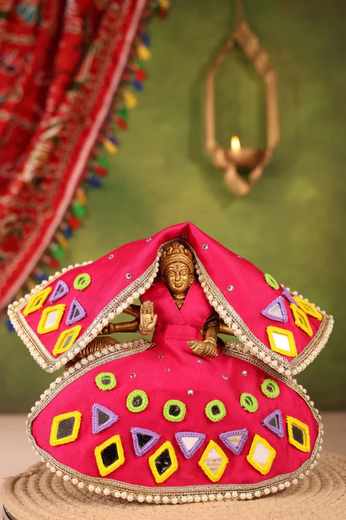 Madhuro Magenta Lehenga Odhni by devaya